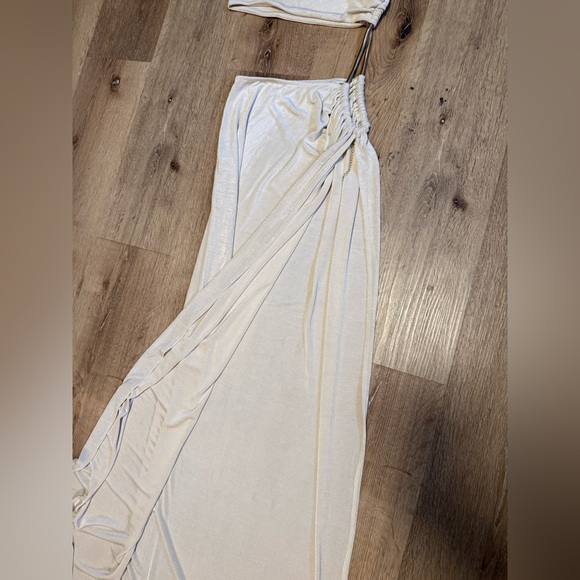 MESHKI Paige Ruched One Shoulder Cutout Maxi Dress NWT Size L - Picture 5 of 6